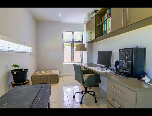 3 BEDROOM HOUSE FOR SALE IN MIDSTREAM ESTATE
